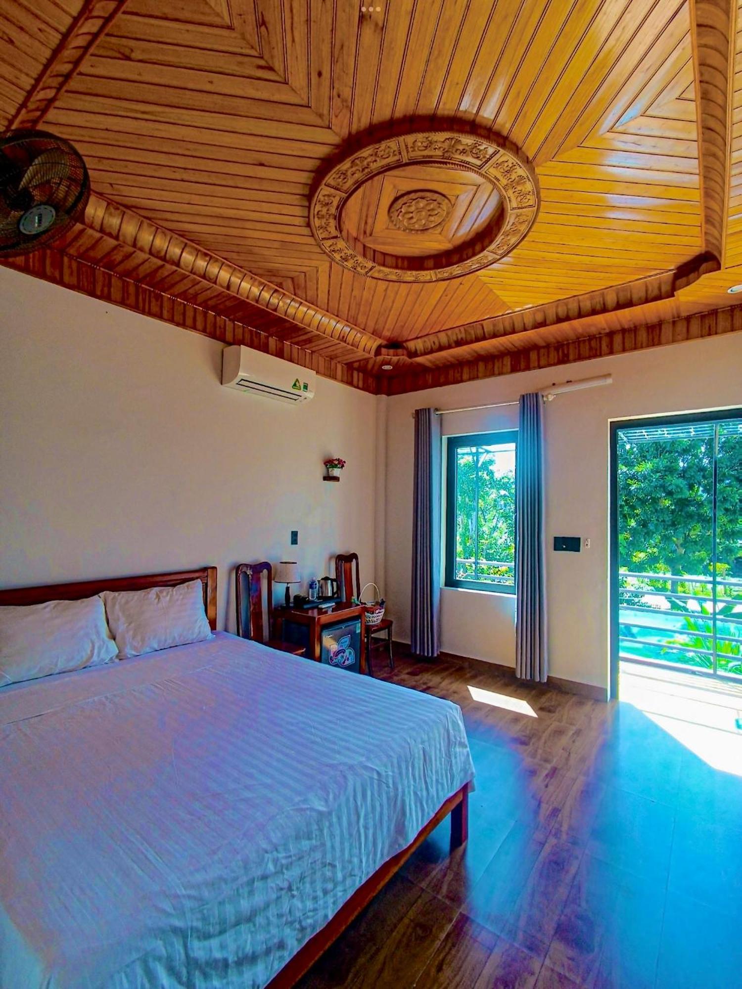 Yolo Pool Bar Villas & Garden Restaurant Phong Nha Exterior photo